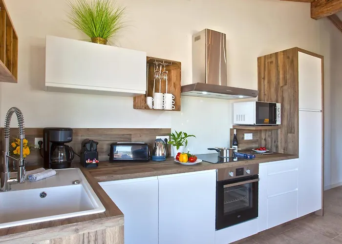 Bel Hortensia Avec Grande Terrasse 4 à 6 Personnes * Calvi (Corsica)